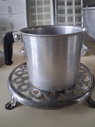 Lote Vintage Aluminio: Cafetera, Tazas y Más