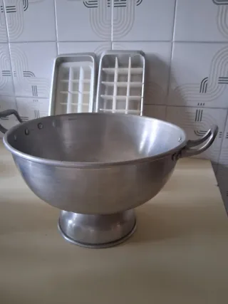 Lote Vintage Aluminio: Cafetera, Tazas y Más