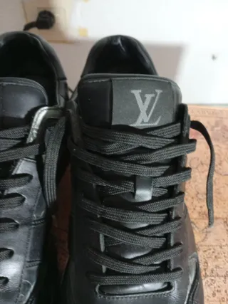 Zapatillas Louis Vuitton Talla 9.5 UK Hombre