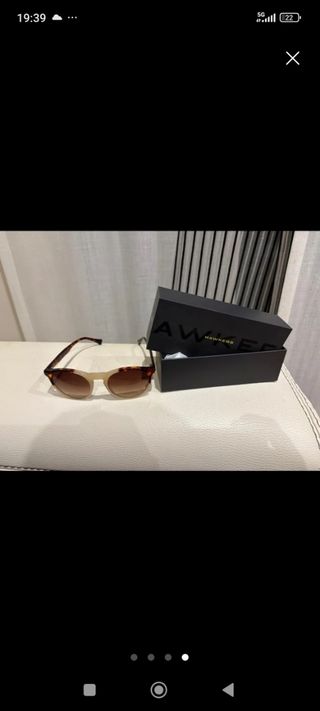 Gafas de sol Hawkers marrones y doradas