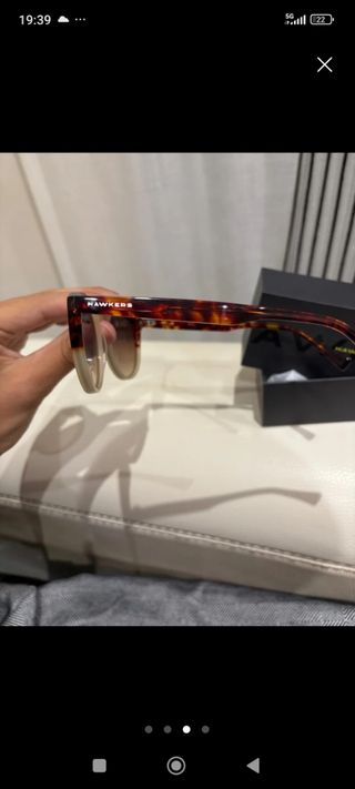 Gafas de sol Hawkers marrones y doradas