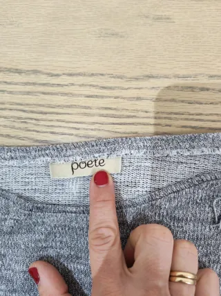 Jersey gris con flecos y algo de brillo. talla úni