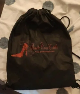 Scarpe eleganti in salone dello store Zapatos con estilo