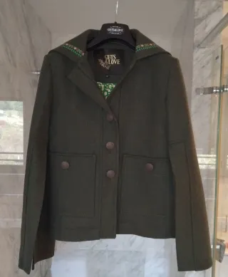 Chaqueta Guts & Love verde bordada