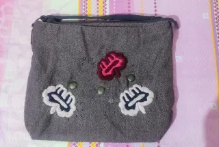 Borsa tessuto grigio e rosa con applicazioni