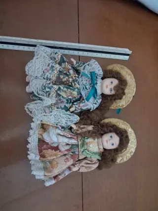 2 Bambole in Porcellana con Abito a Fiori