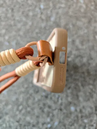 Funda Xiaomi 15 Marrón con Lazo