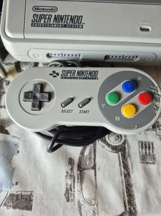 Super Nintendo + 1 controller + 5 giochi