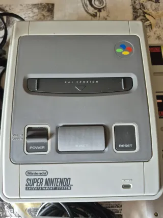 Super Nintendo + 1 controller + 5 giochi