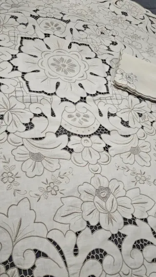 Mantel/Tovaglia lino ricamato a mano