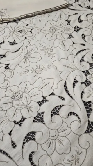 Mantel/Tovaglia lino ricamato a mano