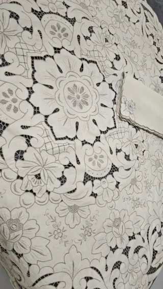 Mantel/Tovaglia lino ricamato a mano
