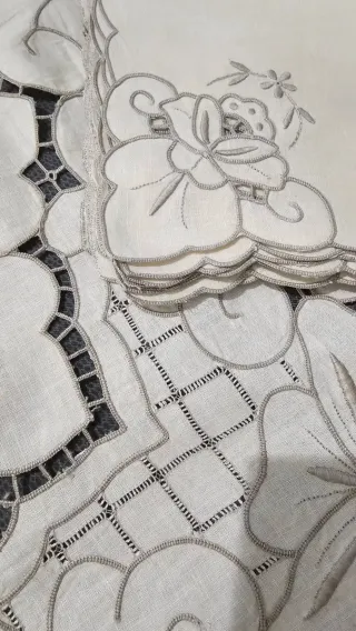 Mantel/Tovaglia lino ricamato a mano
