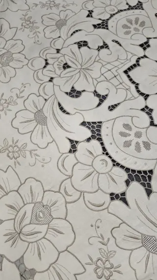 Mantel/Tovaglia lino ricamato a mano