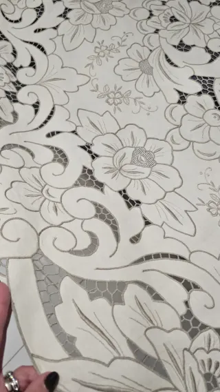 Mantel/Tovaglia lino ricamato a mano