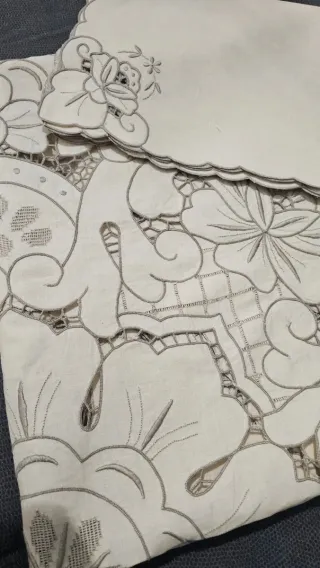 Mantel/Tovaglia lino ricamato a mano