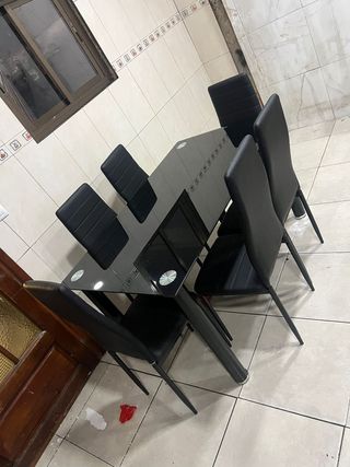 Tavolo in Cristallo + 6 Sedie Nere