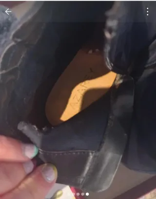 Botines tacón azul marino con pompones, de ante