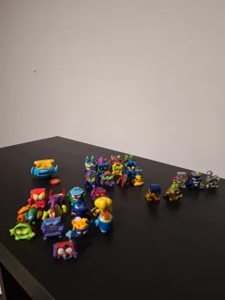 Pack 30 Figuras Superzings + Coche