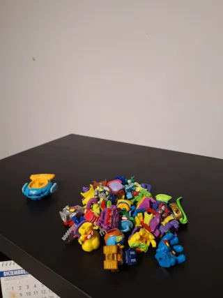 Pack 30 Figuras Superzings + Coche