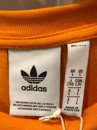 Camiseta Adidas Naranja Rayas Blancas . Nuevo.