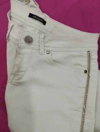 Calças Morgan brancas ensebadas com corrente doura