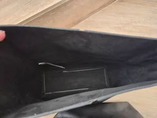 Bolso bandolera negro. Es precioso y muy ponible.