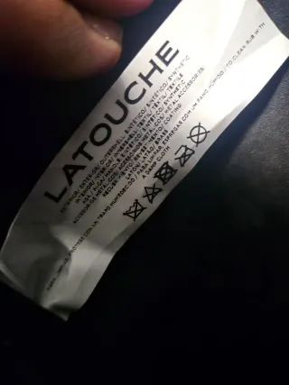 Bolso bandolera negro. Es precioso y muy ponible.