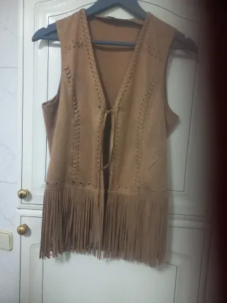 Chaleco tipo ante con flecos