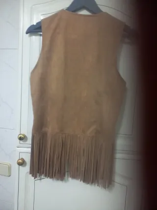 Chaleco tipo ante con flecos