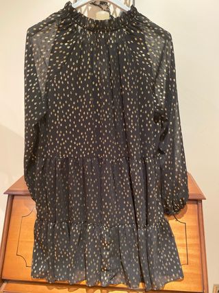 Vestido midi negro con topos dorados