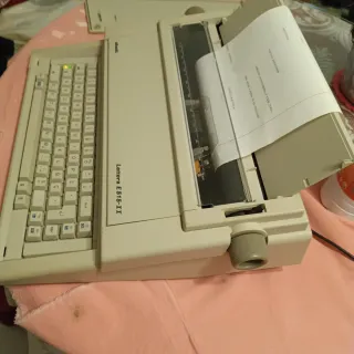 Máquina de escribir Olivetti E515-II