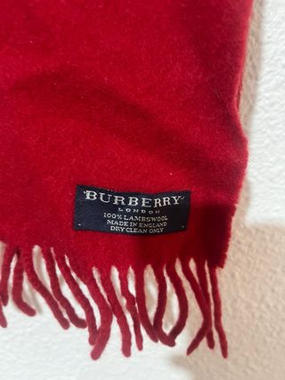 Bufanda Burberry Roja