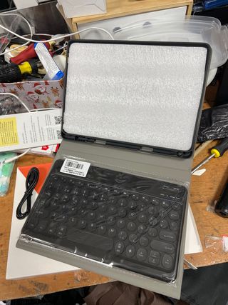 funda de tablet con teclado inalámbrico