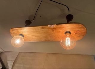 Lampada da soffitto in legno naturale. Con un design originale e moderno