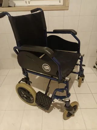 Cadeira de rodas dobrável- Breezy 90