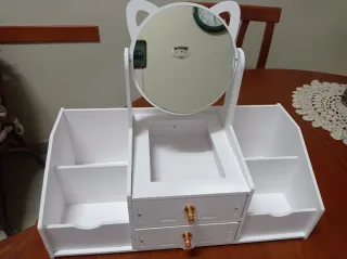 Portagioie con specchio e cassetti