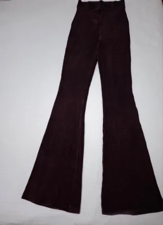 Pantalón campana marrón Stradivarius
