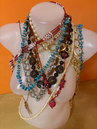 Collezione di collane varie