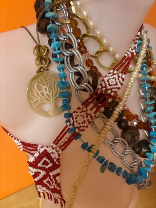 Collezione di collane varie