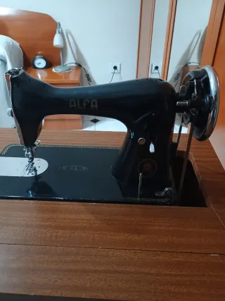 Máquina de coser Alfa