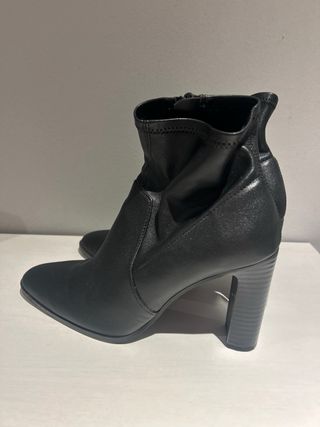 Botines de tacón negros