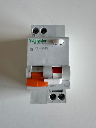 Salvavita magnetotermico Schneider DomC45