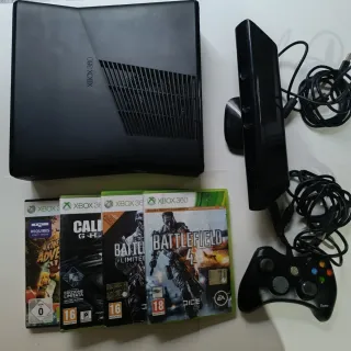 Xbox 360 Slim + Controller + 4 Giochi + Accessori