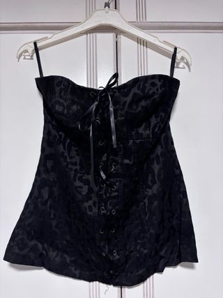 Corsé negro con cordones y estampado