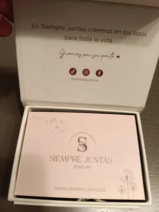 Pulsera de oro con 3 piedras