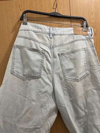 Pantalones vaqueros desgastados