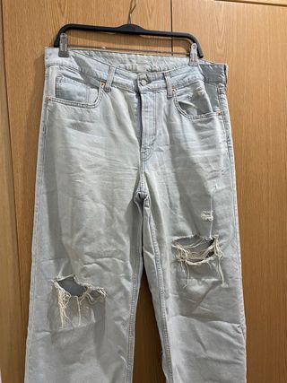 Pantalones vaqueros desgastados