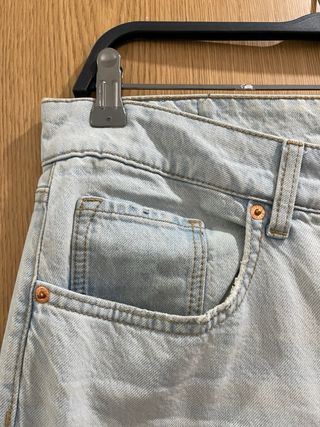 Pantalones vaqueros desgastados