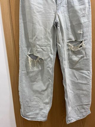Pantalones vaqueros desgastados